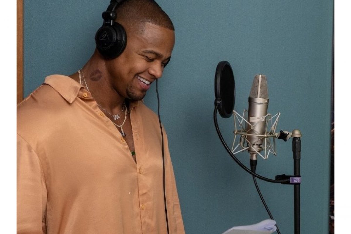 Léo Santana fala sobre infância e adolescência em vídeo inédito!