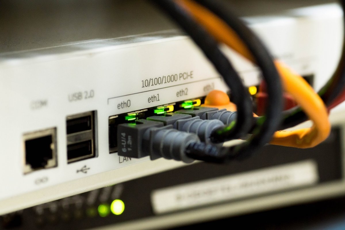 Suspeitos de cobrar pelo uso de internet em Tancredo Neves são detidos
