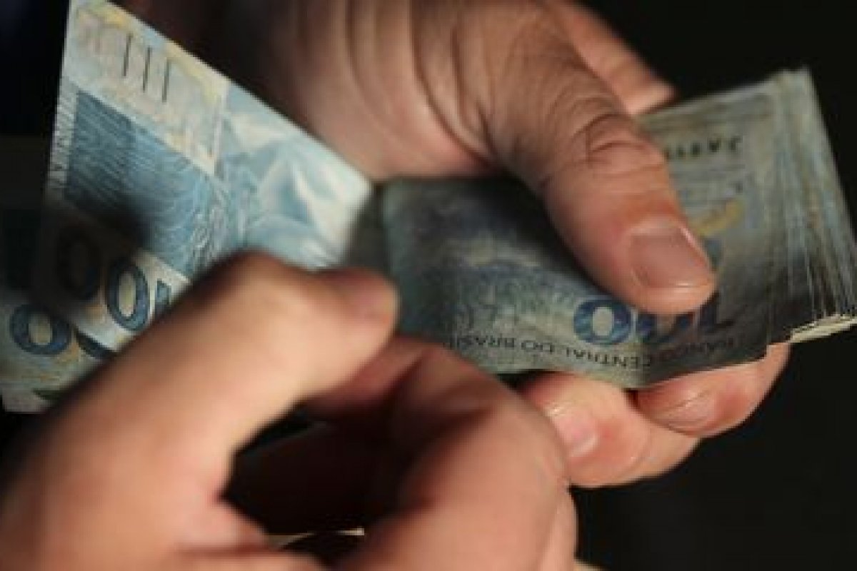 Pessoa resgata R$ 2,8 Milhões em recursos "esquecidos" nos bancos, revela Banco Central