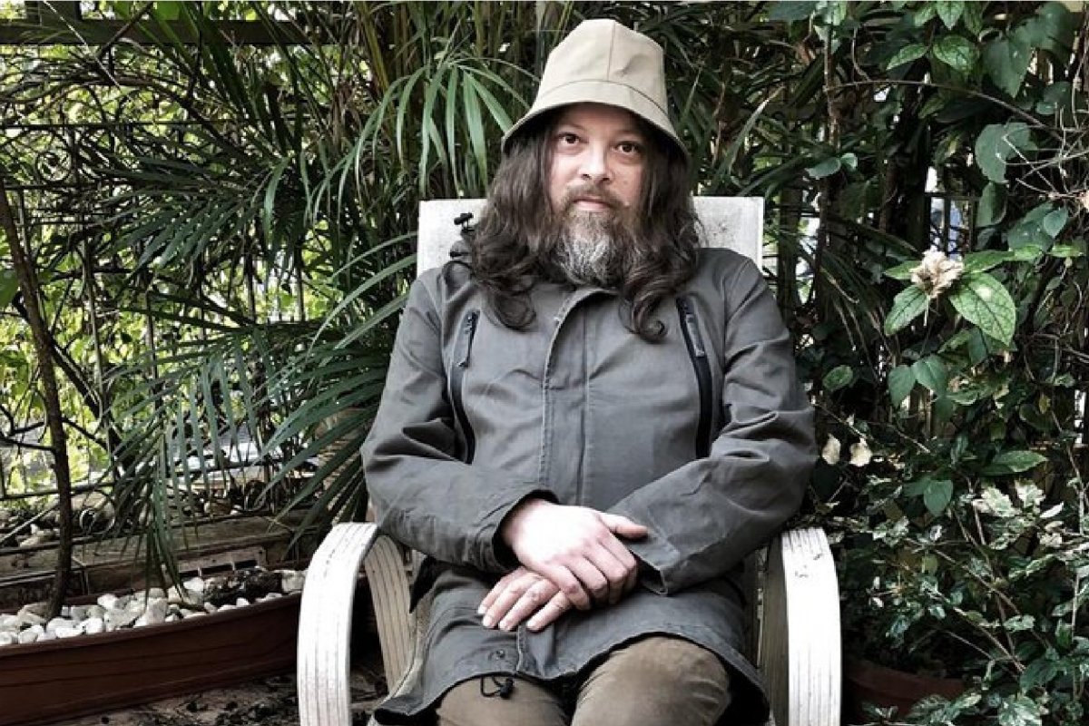 Beto Bruno anuncia deluxe edition do Álbum "O Escudo do Arcanjo Miguel"