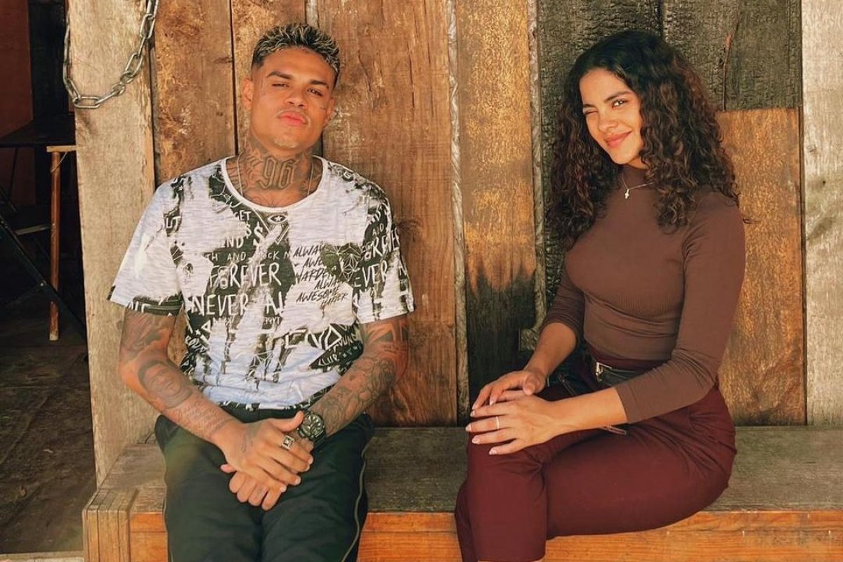 Após boatos de traição, Bella Campos anuncia fim do namoro com MC Cabelinho