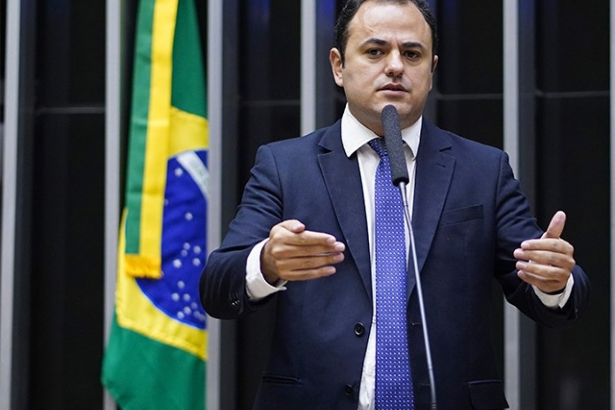 Deputado Glauber Braga é multado em R$1 milhão após questionar decisão do TJRJ que impediu manifestação em Lumiar