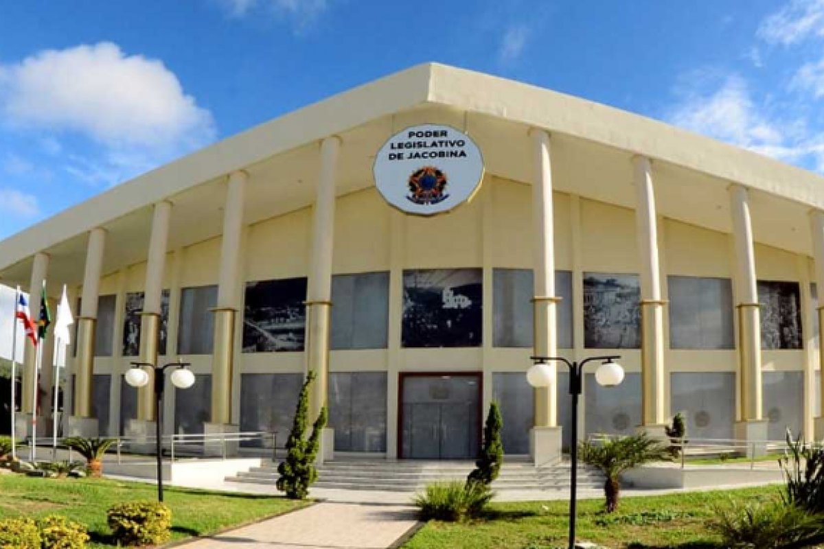 Câmara de Jacobina compra iphones para vereadores e gasta R$76 mil