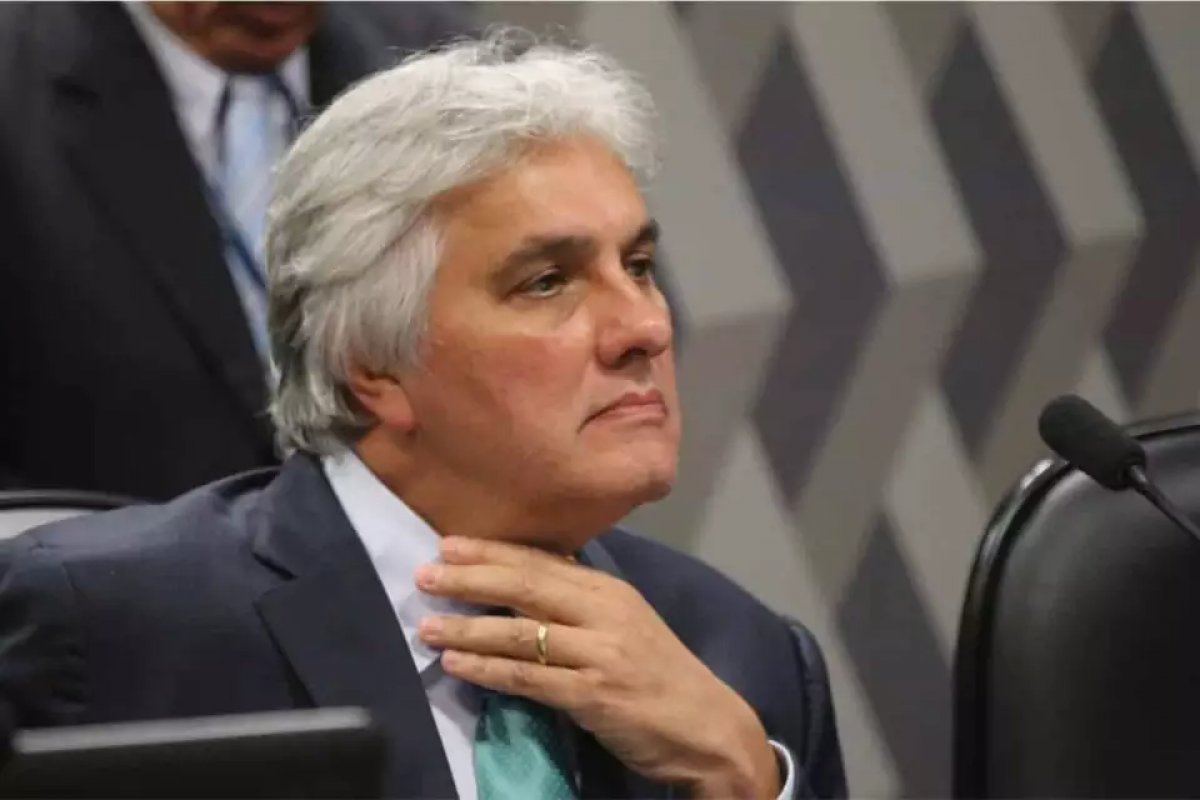 STF anula provas da Odebrecht e livra Delcídio Amaral de inquérito na Justiça