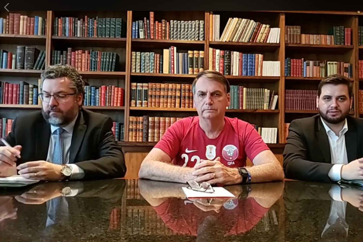 Bolsonaro afirma que EUA não vão sobretaxar aço brasileiro