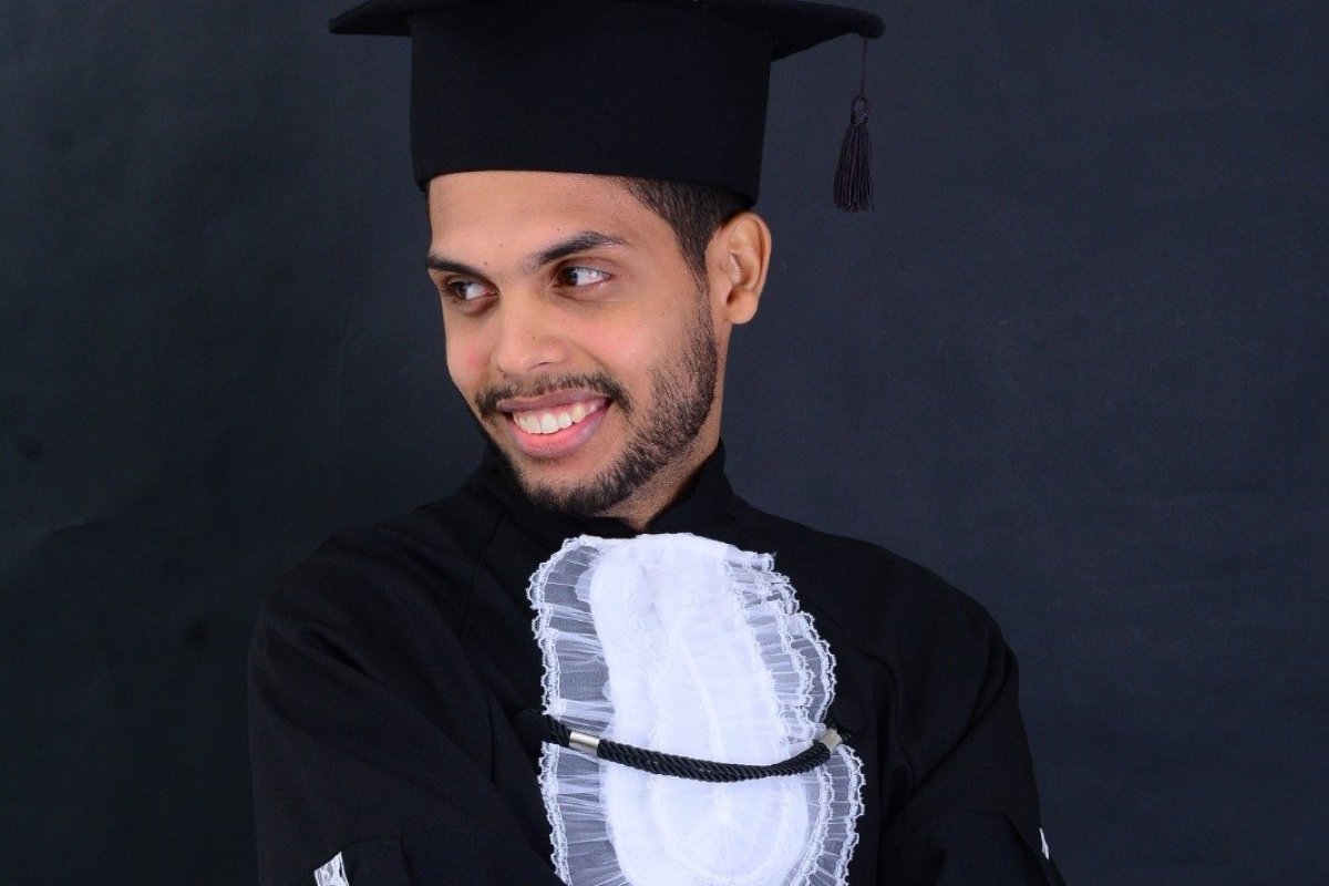 Qual a origem e o significado das becas de formatura? Jéssica Layne, CEO da Inovar Formaturas, esclarece algumas curiosidades acerca do tema!