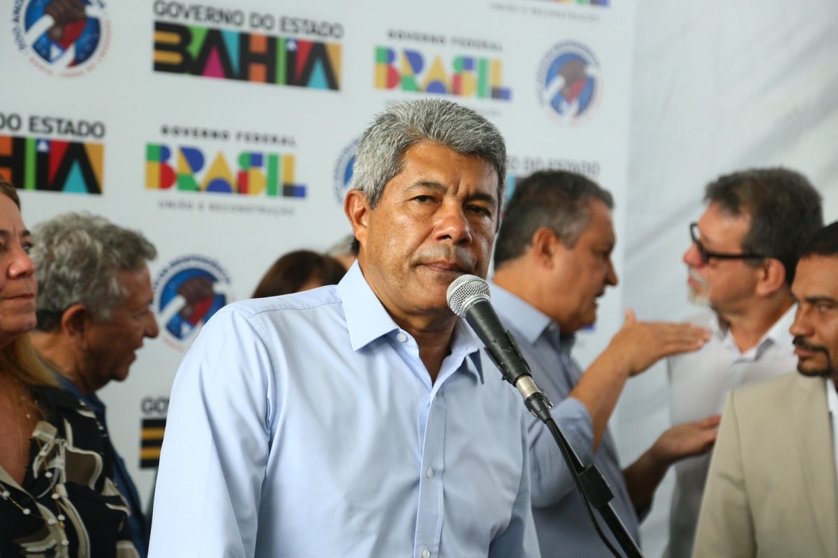 Jerônimo Rodrigues é submetido a exames em hospital de Salvador