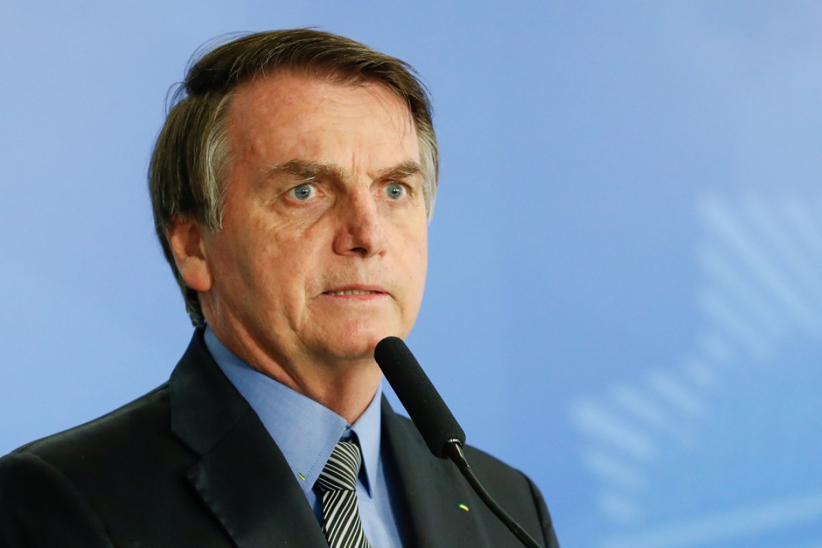 Bolsonaro pede adiamento de depoimento à PF sobre disseminação de fake news