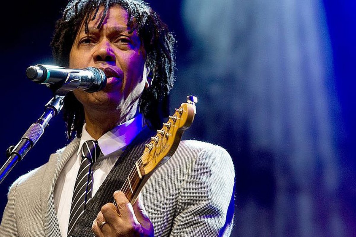 Djavan chega a Salvador com show da turnê "D", na Concha Acústica do TCA