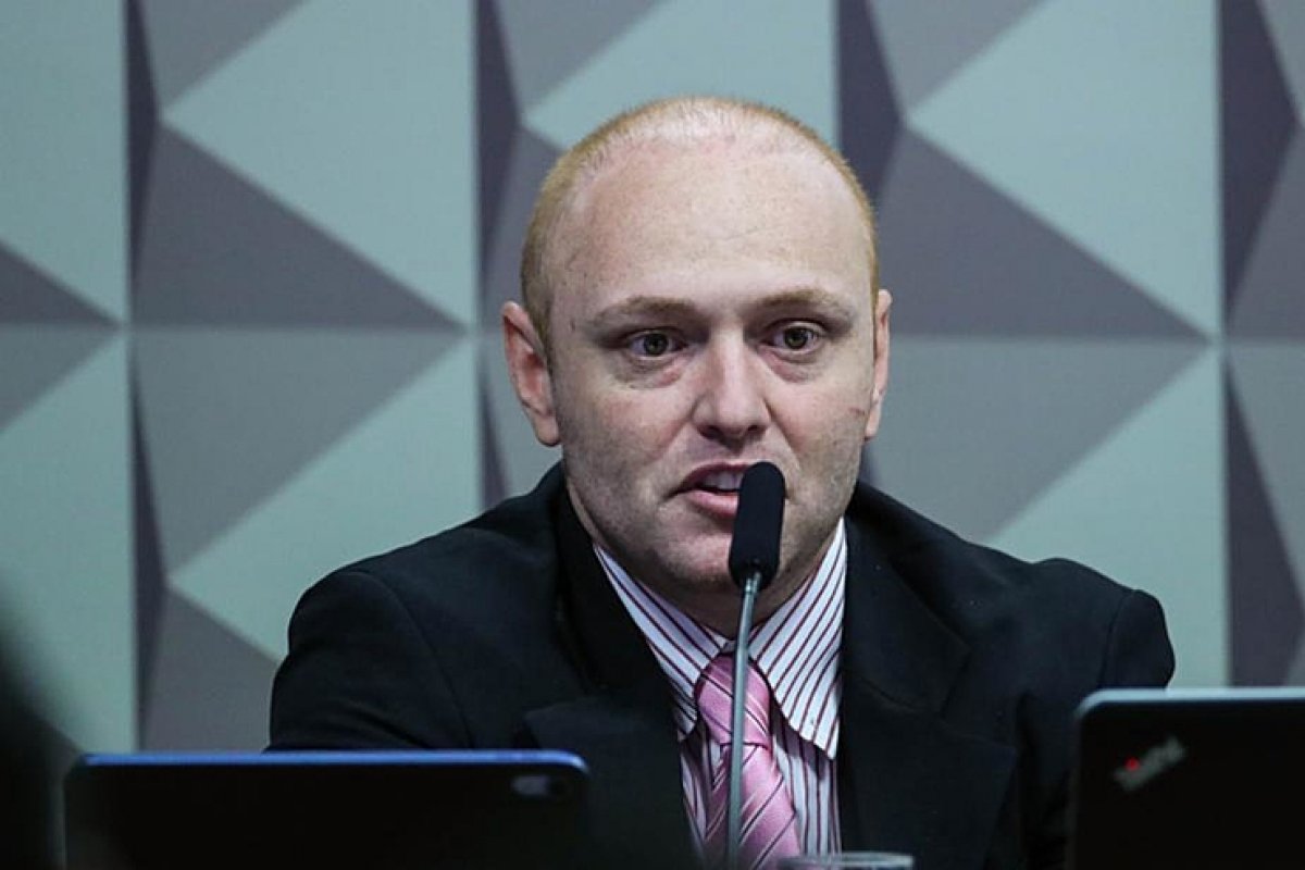 CPI de 8 de janeiro: defesa de hacker tenta acordo de delação premiada