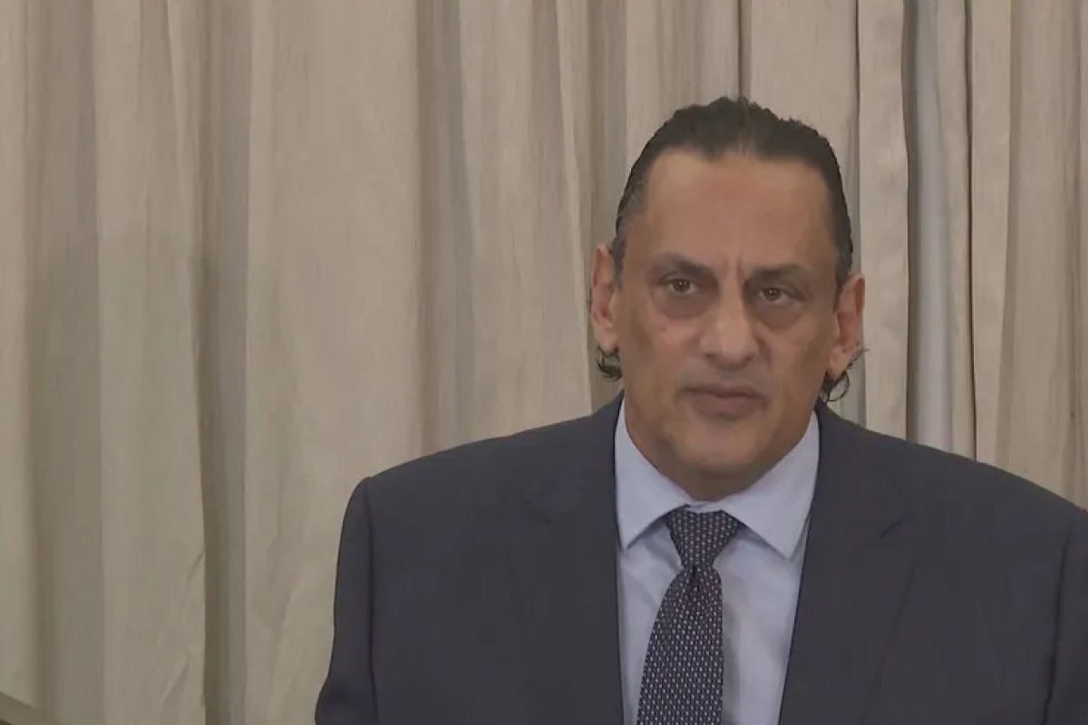 Wassef abre mão do silêncio e responde perguntas durante depoimento à PF, diz colunista