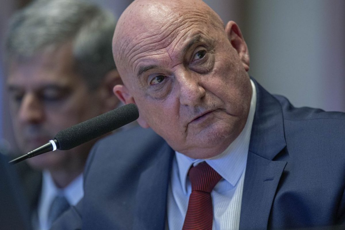 Gonçalves Dias não responde à oposição durante a CPMI do 8 de janeiro