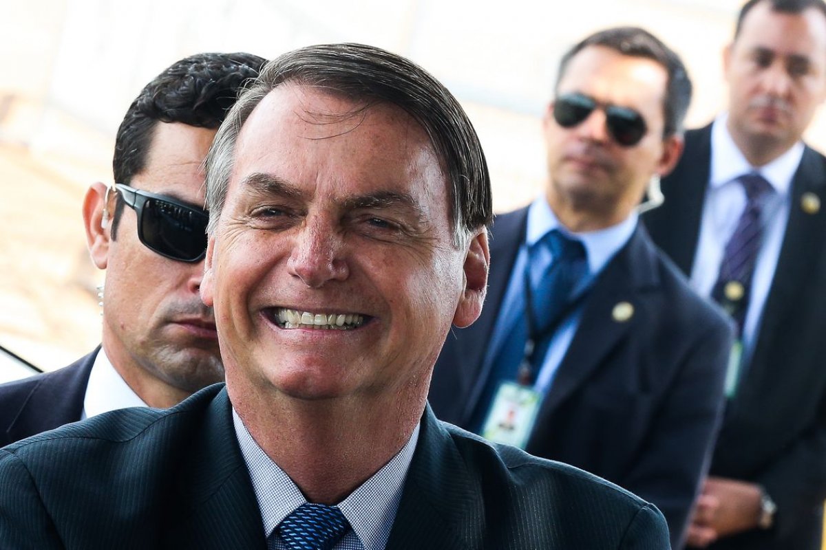 Bolsonaro afirma que indulto natalino beneficiará policiais militares presos