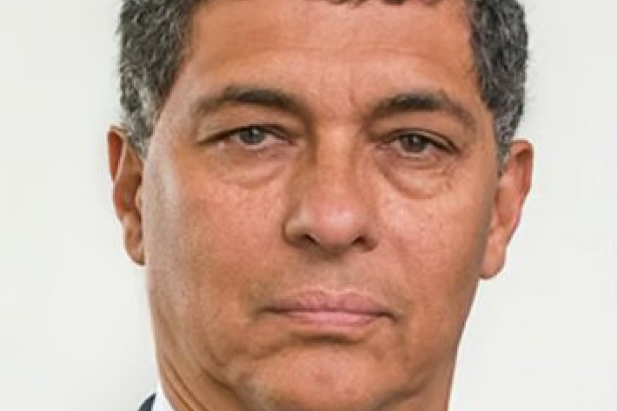 Aras indica novo vice-PGR para substituir Lindôra Araújo