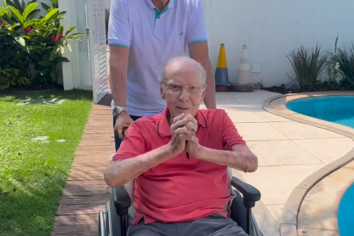 Após 22 dias internados, Zagallo tem alta do hospital