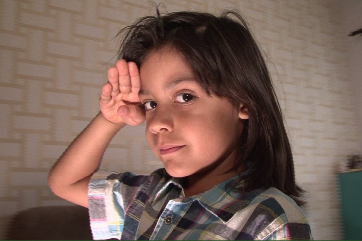 Após ver tia careca devido ao câncer, garoto de cinco anos deixa cabelo crescer para doação