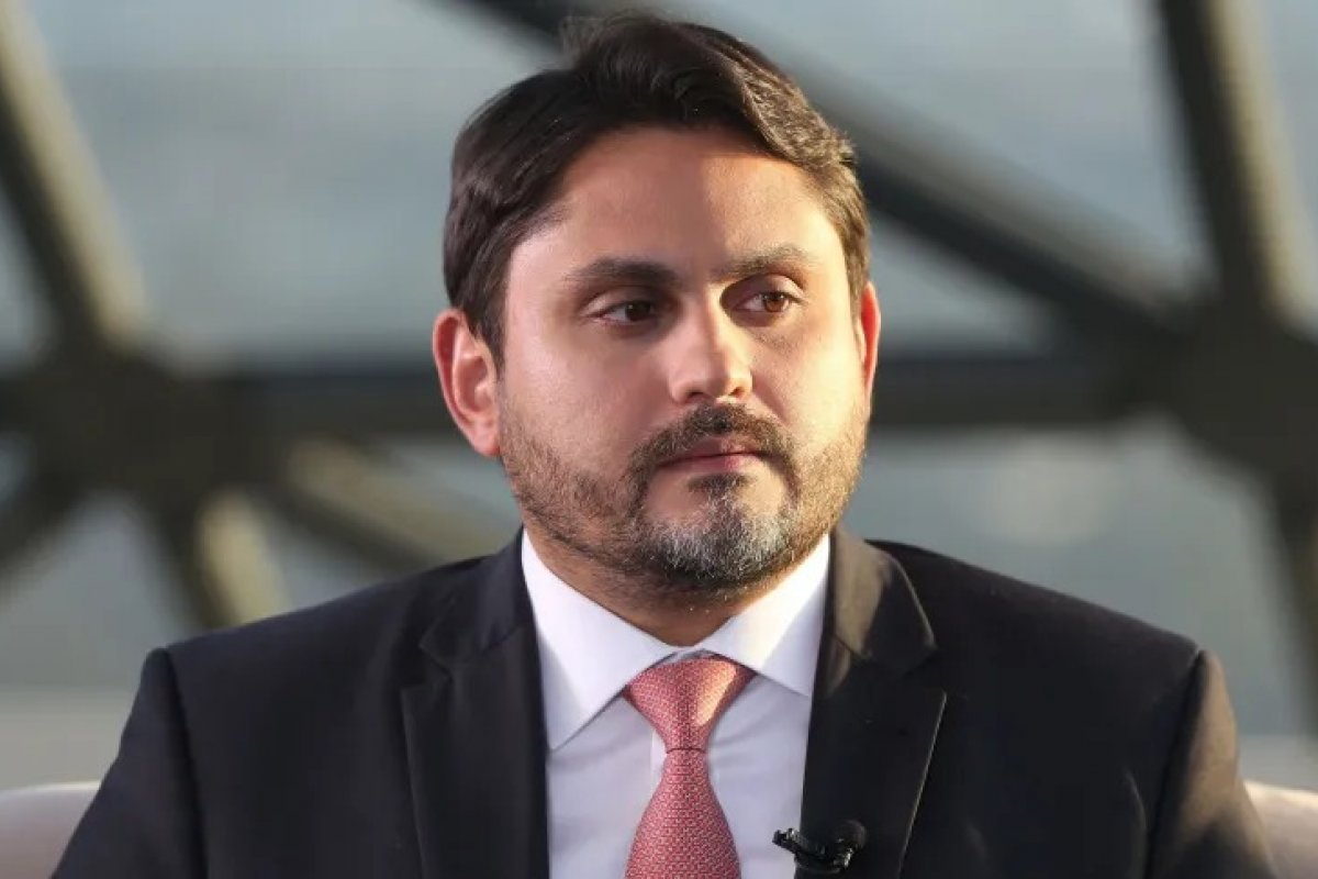 Barroso decreta bloqueio de R$ 835 mil de Juscelino Filho