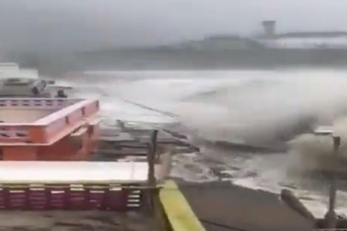 Tufão Saola força evacuação de quase 900 mil pessoas no Sul da China