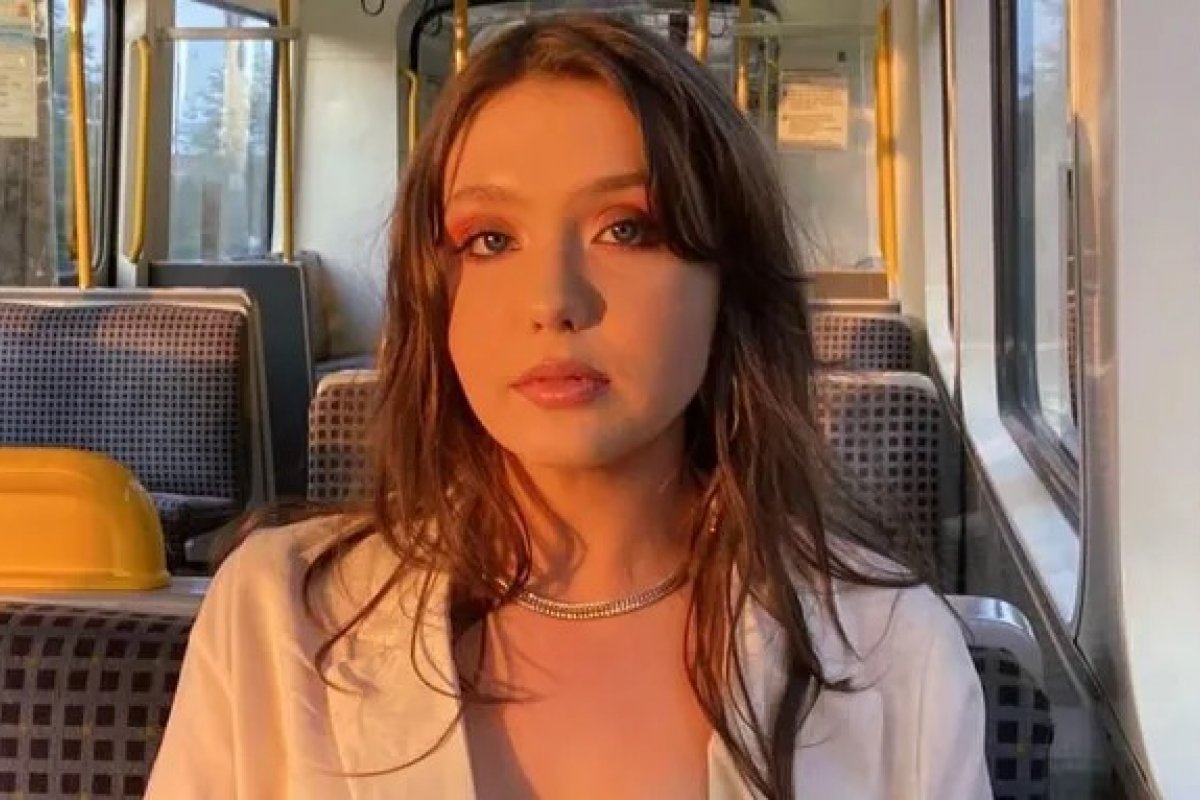 Cantora britânica Faye Fantarrow morre após luta contra raro tumor cerebral