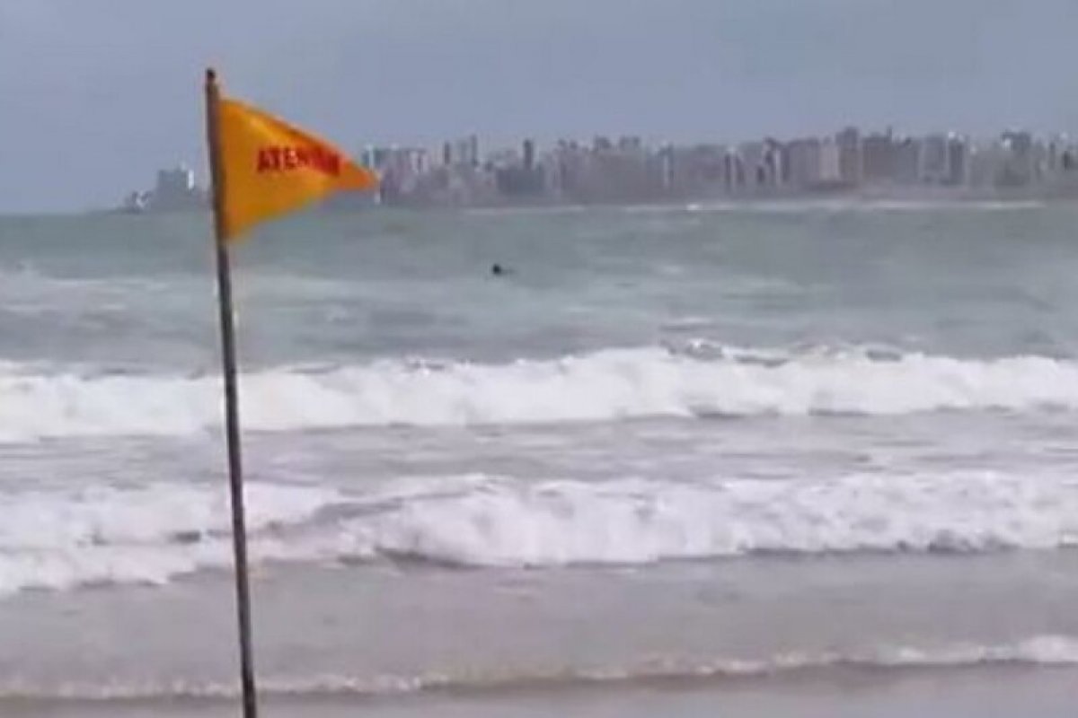 Jovem desaparece após afogamento em praia de Salvador