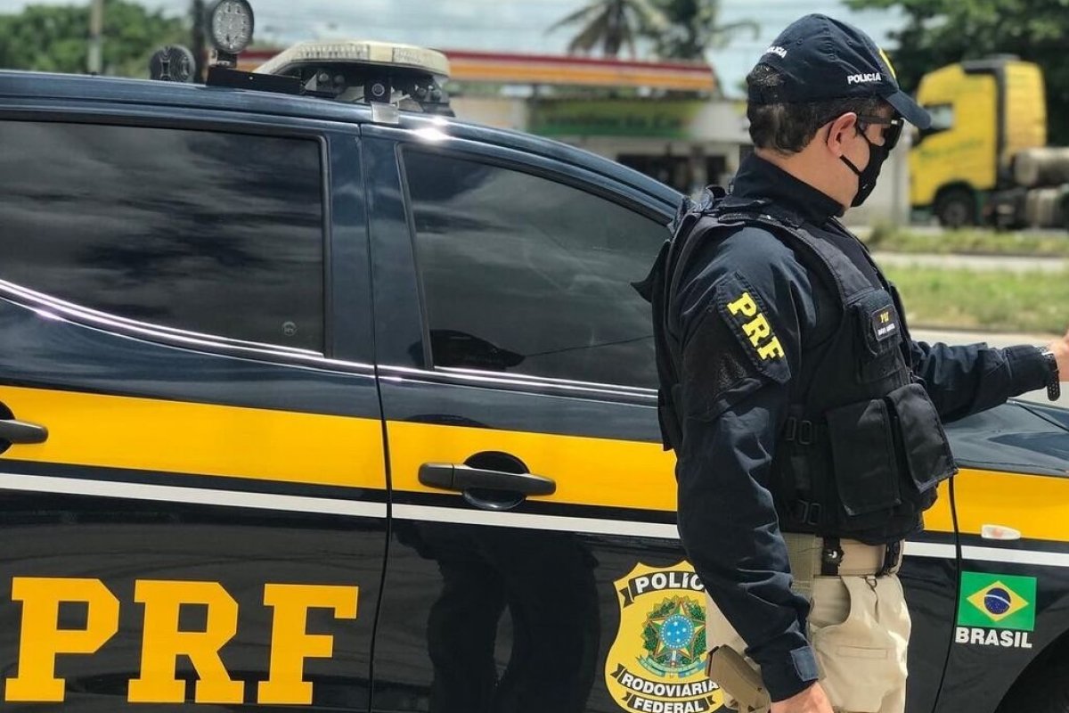 Batida entre caminhão e carro de passeio deixa duas vítimas em Ponto Novo, Bahia