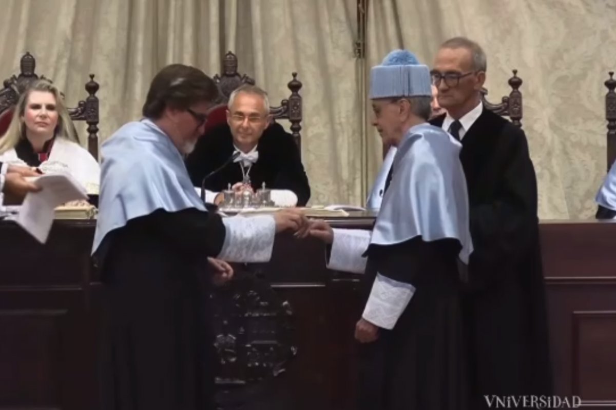 Vídeo: Caetano Veloso recebe título de Doutor Honoris Causa pela Universidade de Salamanca