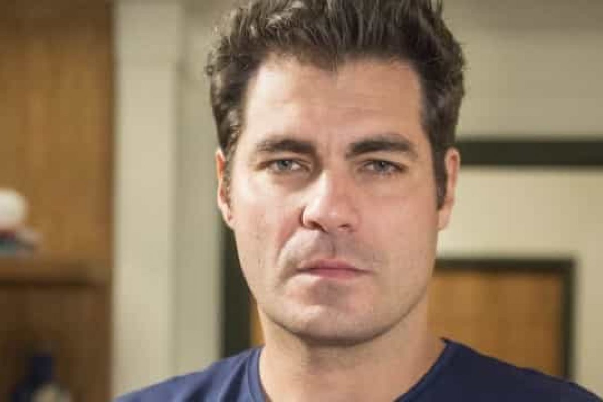 Thiago Lacerda é detido com maconha em blitz policial