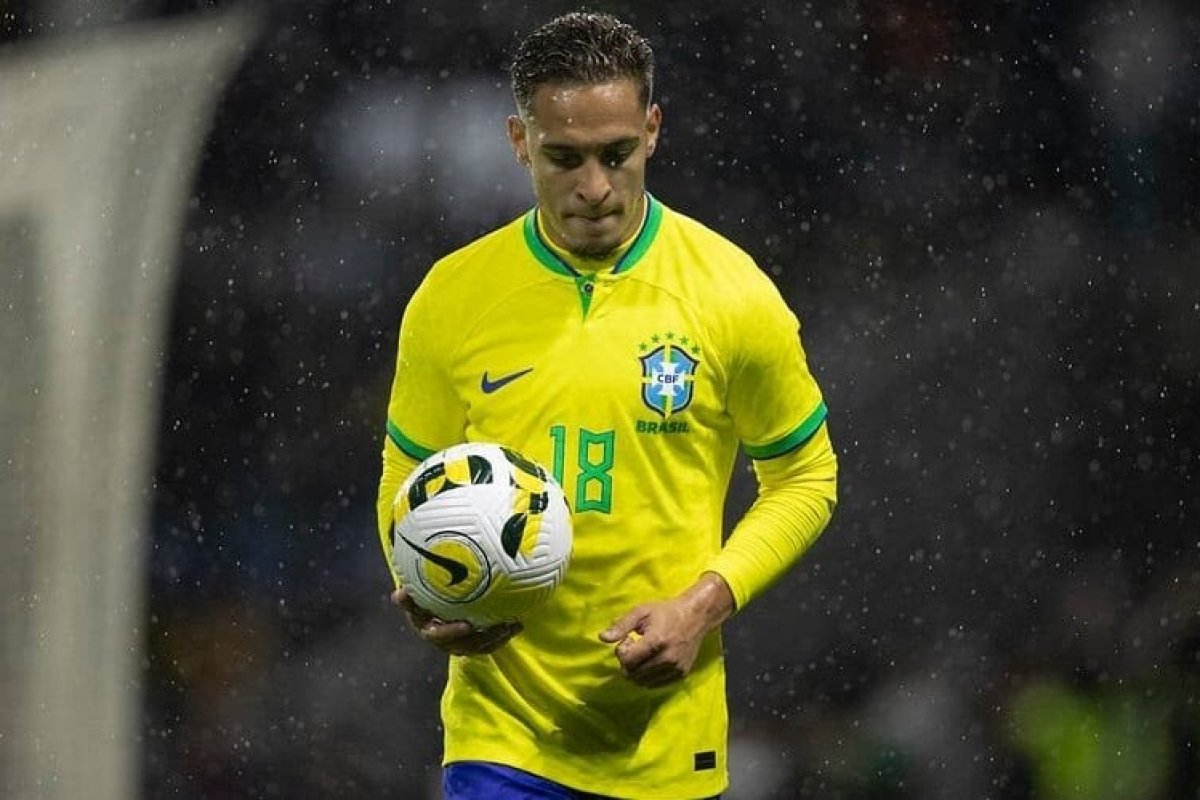 Investigado por agressão, Antony é desconvocado da Seleção Brasileira