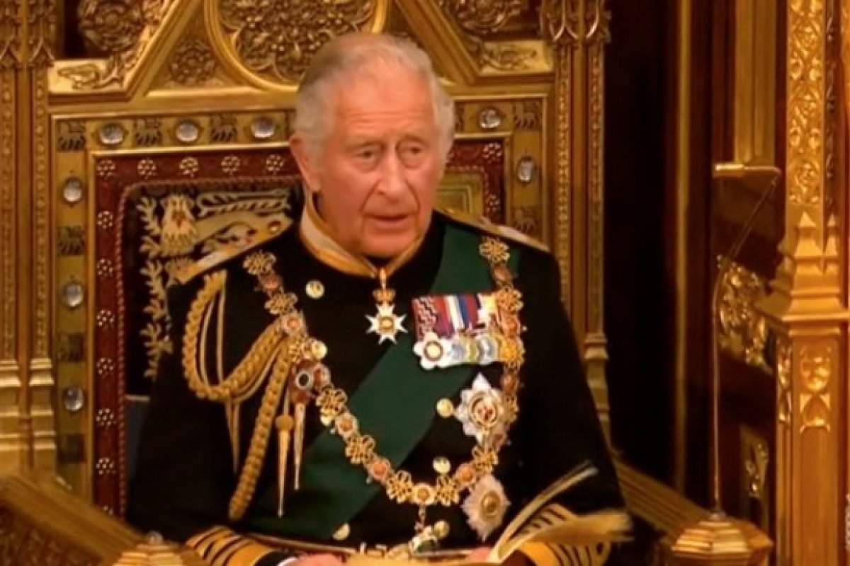 Rei Charles III completa um ano de reinado com popularidade em alta