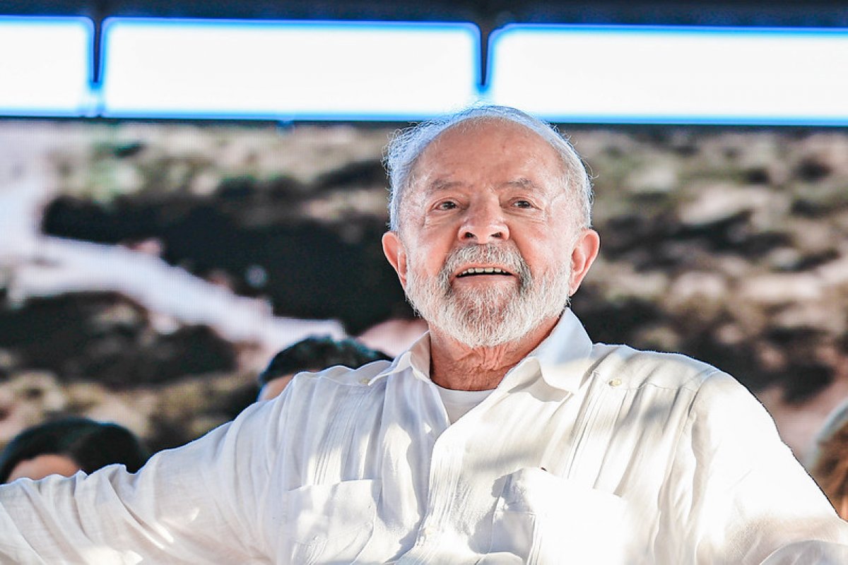 Lula admite que pode trocar ministros para dar espaço ao Centrão: 'É a política'