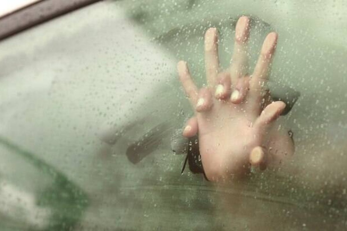 Carro é lugar favorito de 95% das pessoas para sexo em público, diz pesquisa