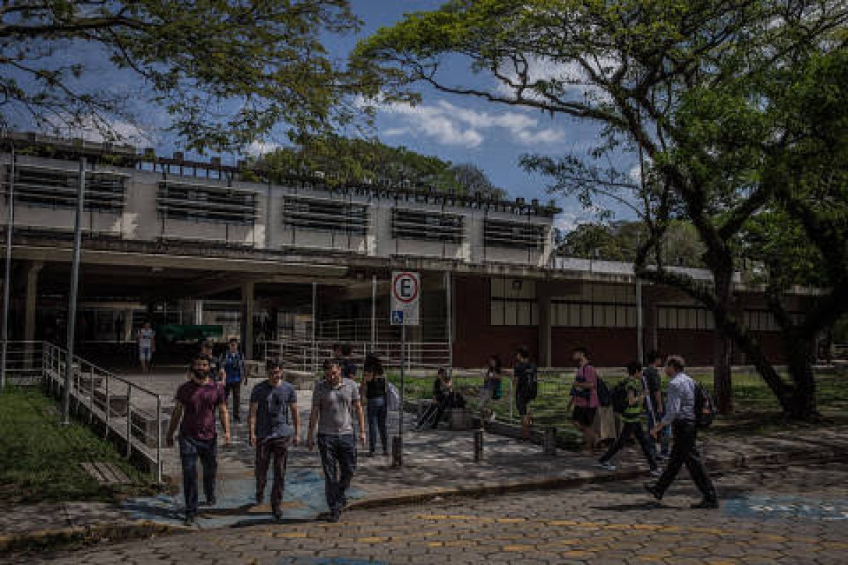 Datafolha: pesquisa aponta que 67% dos brasileiros defendem educação gratuita a todos na universidade