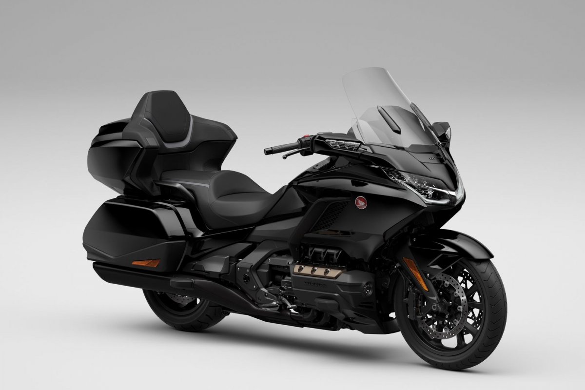Honda Gold Wing 1800 ganha nova cor preta perolizada na linha 2024
