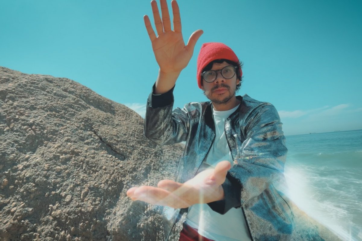 Felipe S lança 'Jacaré', com percussões africanas