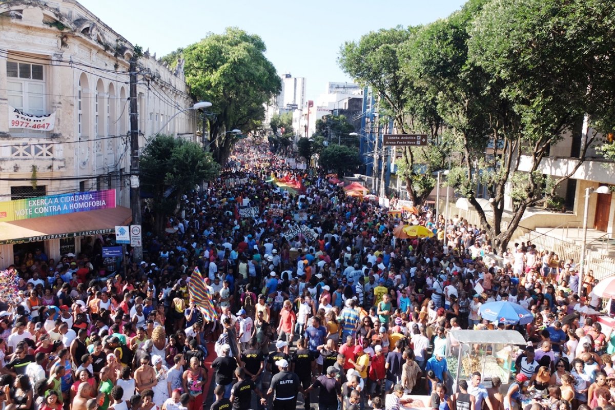 20ª Parada do Orgulho LGBT+ da Bahia acontece neste domingo (10); confira a programação