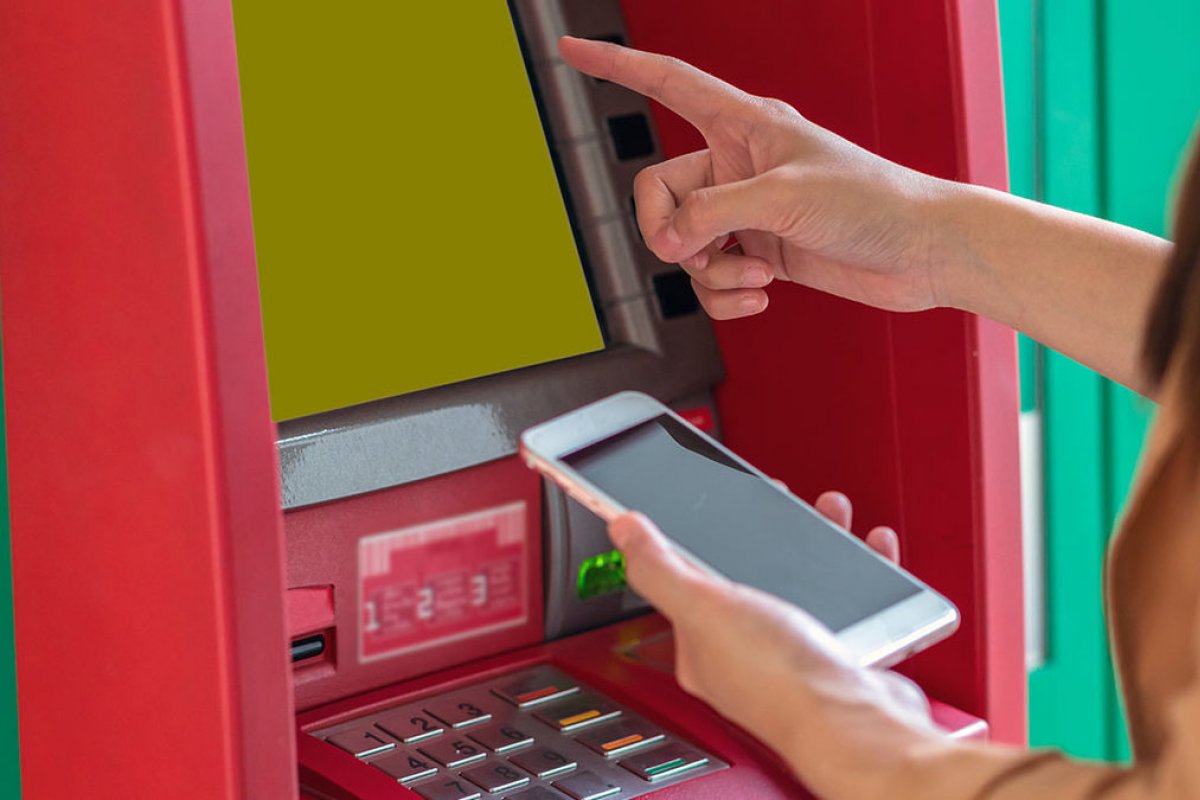 Homem aplica golpe do caixa eletrônico e leva mil reais de mulher em Feira de Santana