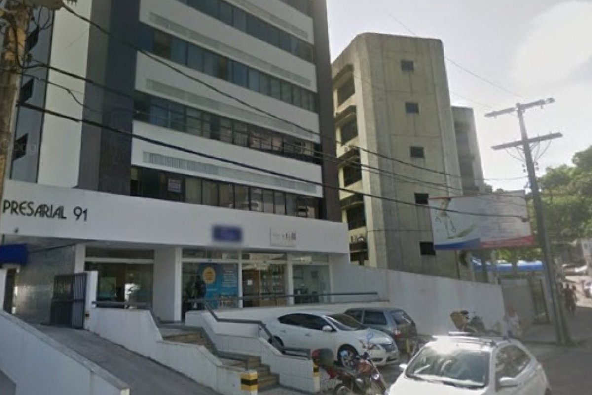 Elevador despenca com cinco pessoas em Salvador