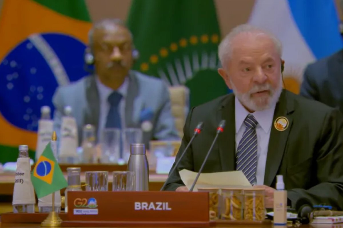 Lula afirma que Bolsonaro estaria "altamente comprometido" em suposta tentativa de golpe