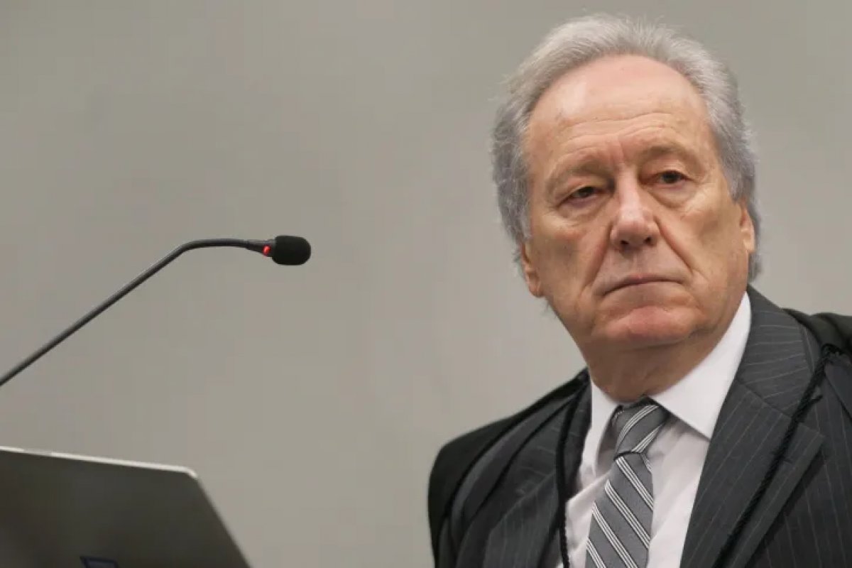 “Retrocesso grande”, diz Lewandowski sobre ideia de voto secreto de Lula