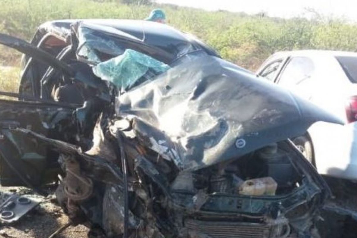 Na Bahia, acidente na BR-235 deixa 5 mortos da mesma família