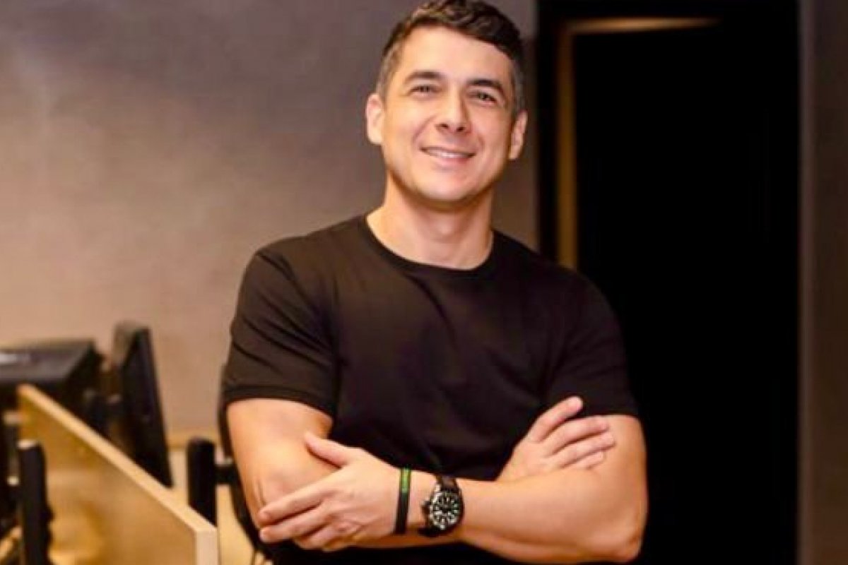 Anderson Magalhães inaugura centro automotivo premium 8Carshop em shopping da capital baiana!