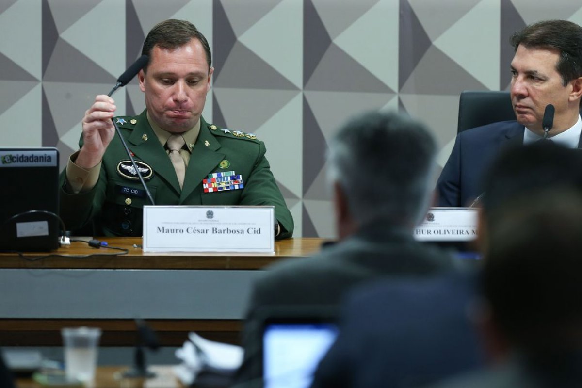 Polícia Federal deve iniciar checagem de indícios e provas fornecidos por Mauro Cid