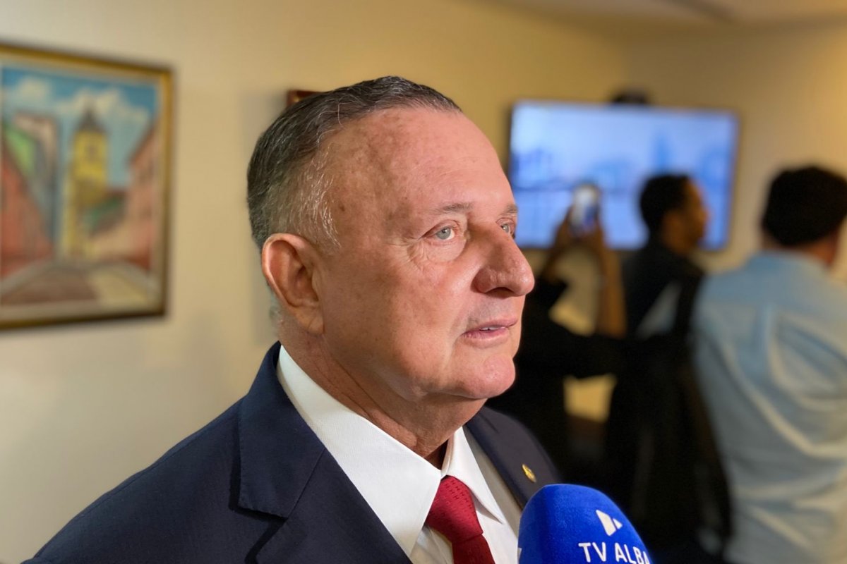 'Primeiro espero apoio dos 62 deputados', diz Adolfo sobre recondução na Alba