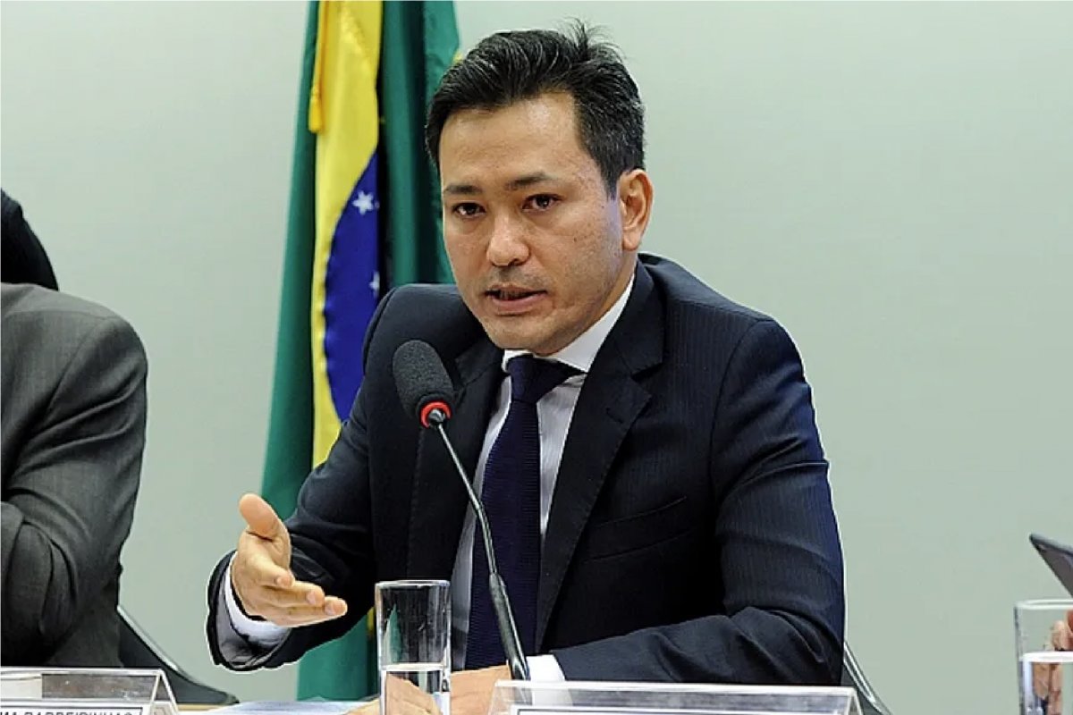 Secretário da Receita Federal defende que empresas informem valor final de produtos importados