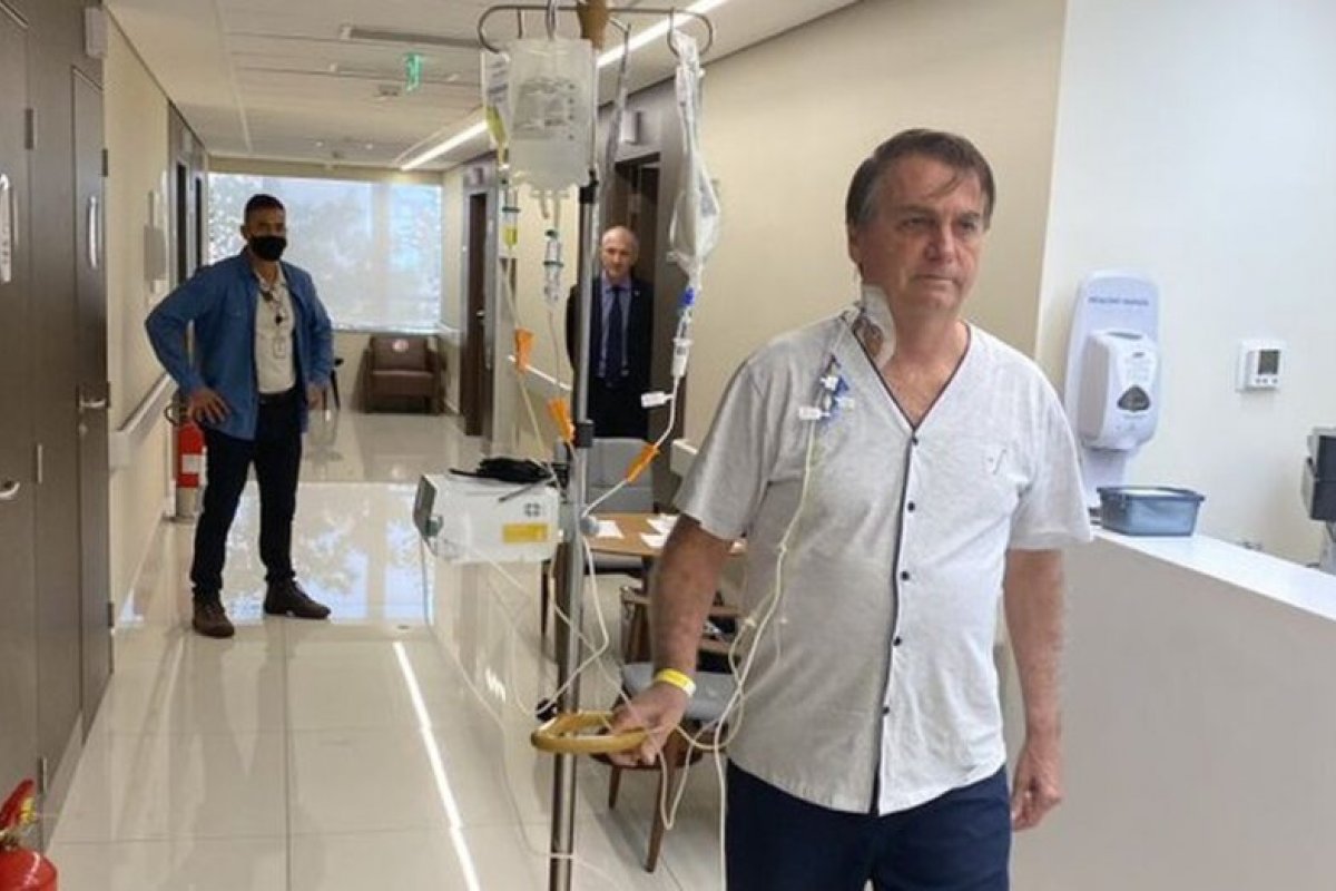 Médico de Bolsonaro descarta cirurgia mais delicada após internação em SP