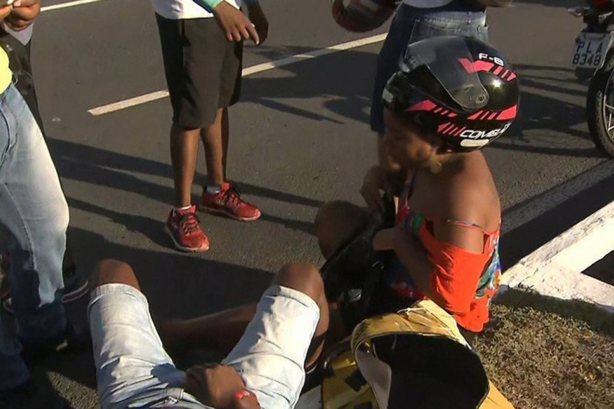 Motociclista fica ferido após cair de moto na Avenida Paralela
