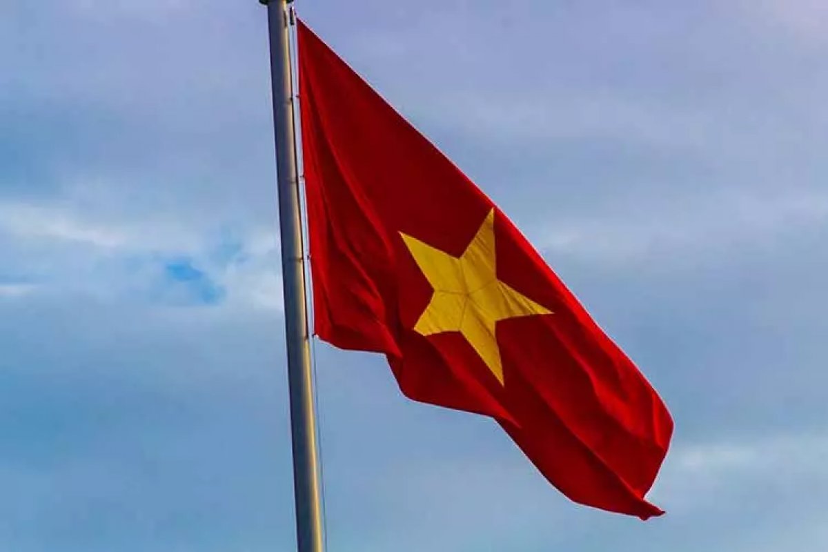 Incêndio em prédio residencial deixa dezenas de mortos, no Vietnã