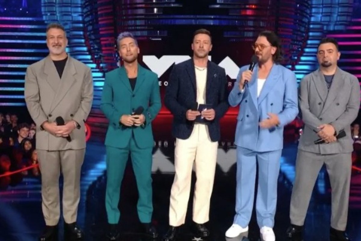 Vídeo: membros do 'N Sync se reunem no palco do VMA após 10 anos