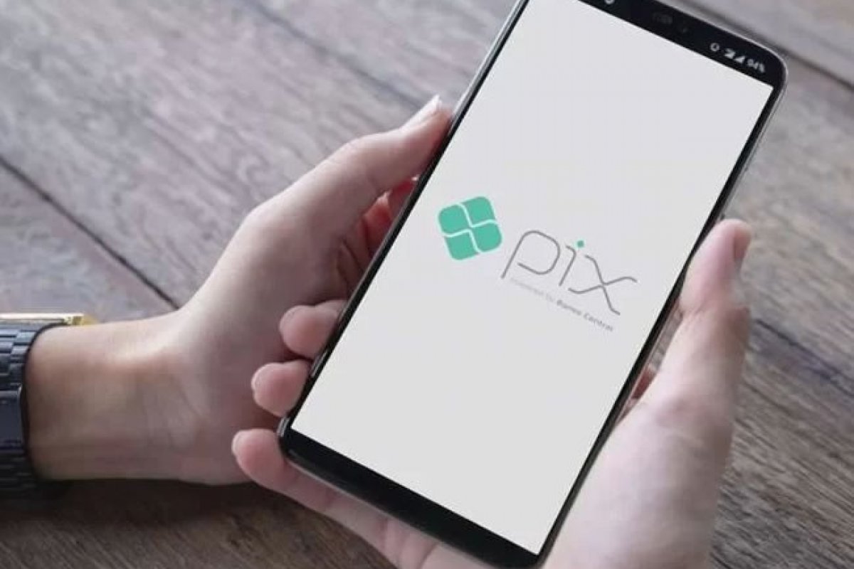 Saiba como se proteger de vírus de celular que desvia Pix e limpa conta