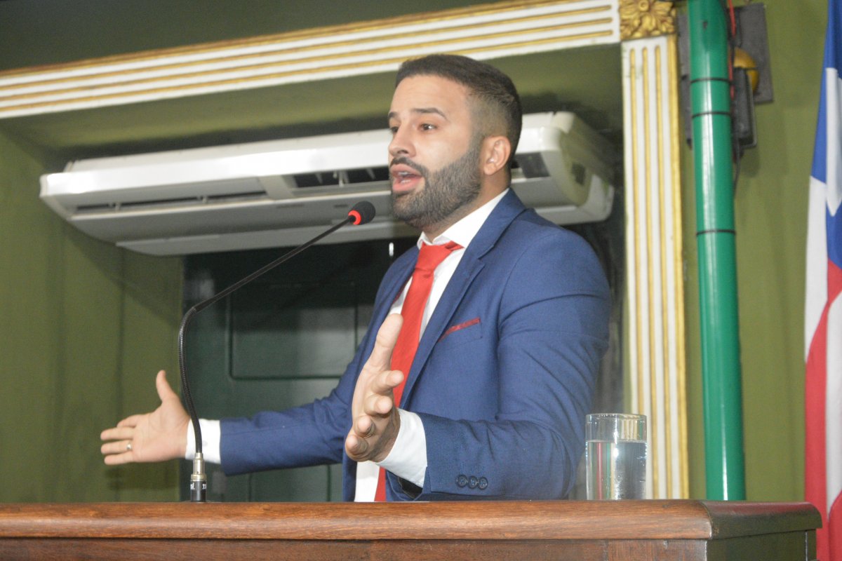 Conselho de Ética da Câmara adverte vereador Atila do Congo por discussão com Teo Senna